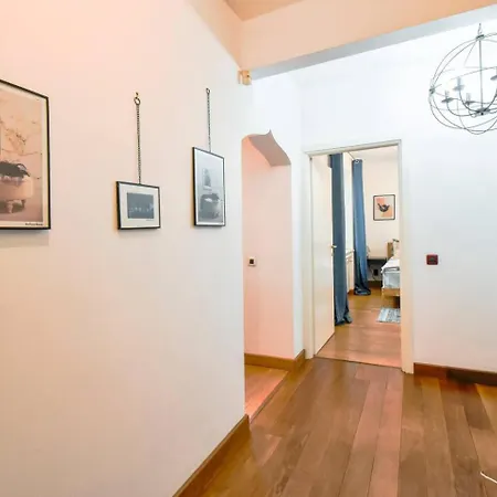 Fully Equipped Vitoshka Area Spacious Metro Апартамент *