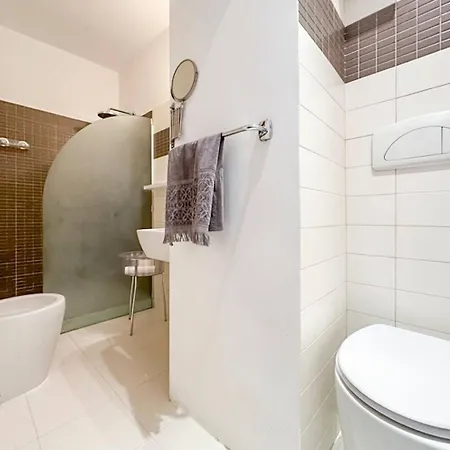 Апартамент Fully Equipped Vitoshka Area Spacious Metro София