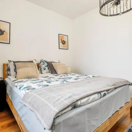 Fully Equipped Vitoshka Area Spacious Metro شقة صوفيا