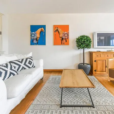 Fully Equipped Vitoshka Area Spacious Metro София
