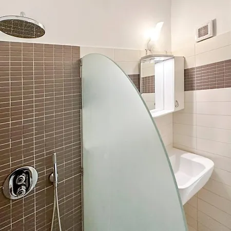 Апартамент Fully Equipped Vitoshka Area Spacious Metro София